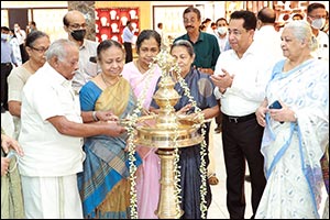Joyalukkas Reopens its Newly Renovated Showroom in Round East, Thrissur