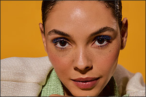 Get the Peachy Early 2000s Look with Benefit Cosmetics !